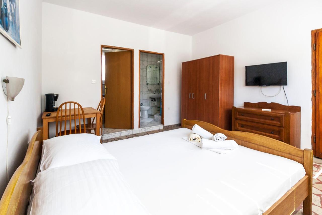 Apartments & Rooms Strcic Petra Krk Town Exterior photo