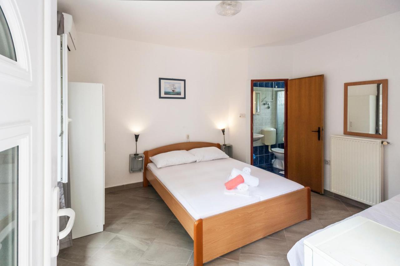 Apartments & Rooms Strcic Petra Krk Town Exterior photo
