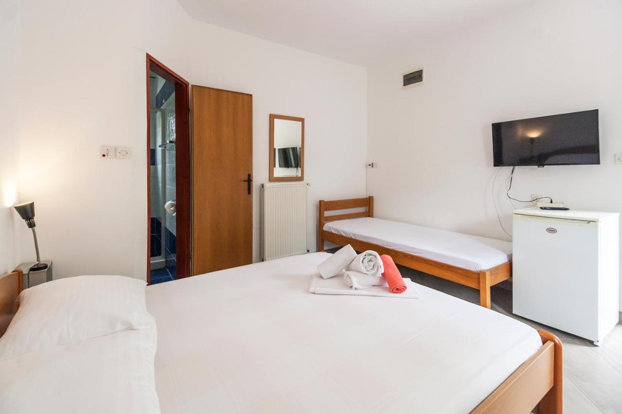 Apartments & Rooms Strcic Petra Krk Town Exterior photo
