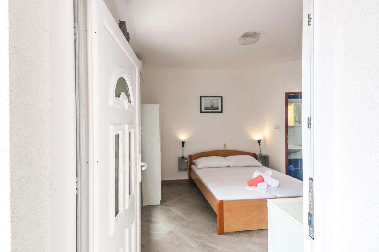 Apartments & Rooms Strcic Petra Krk Town Exterior photo