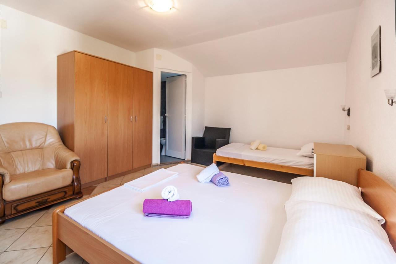 Apartments & Rooms Strcic Petra Krk Town Exterior photo